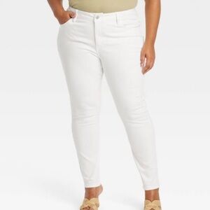 NWT Ava & Viv White Skinny Stretch Jeans